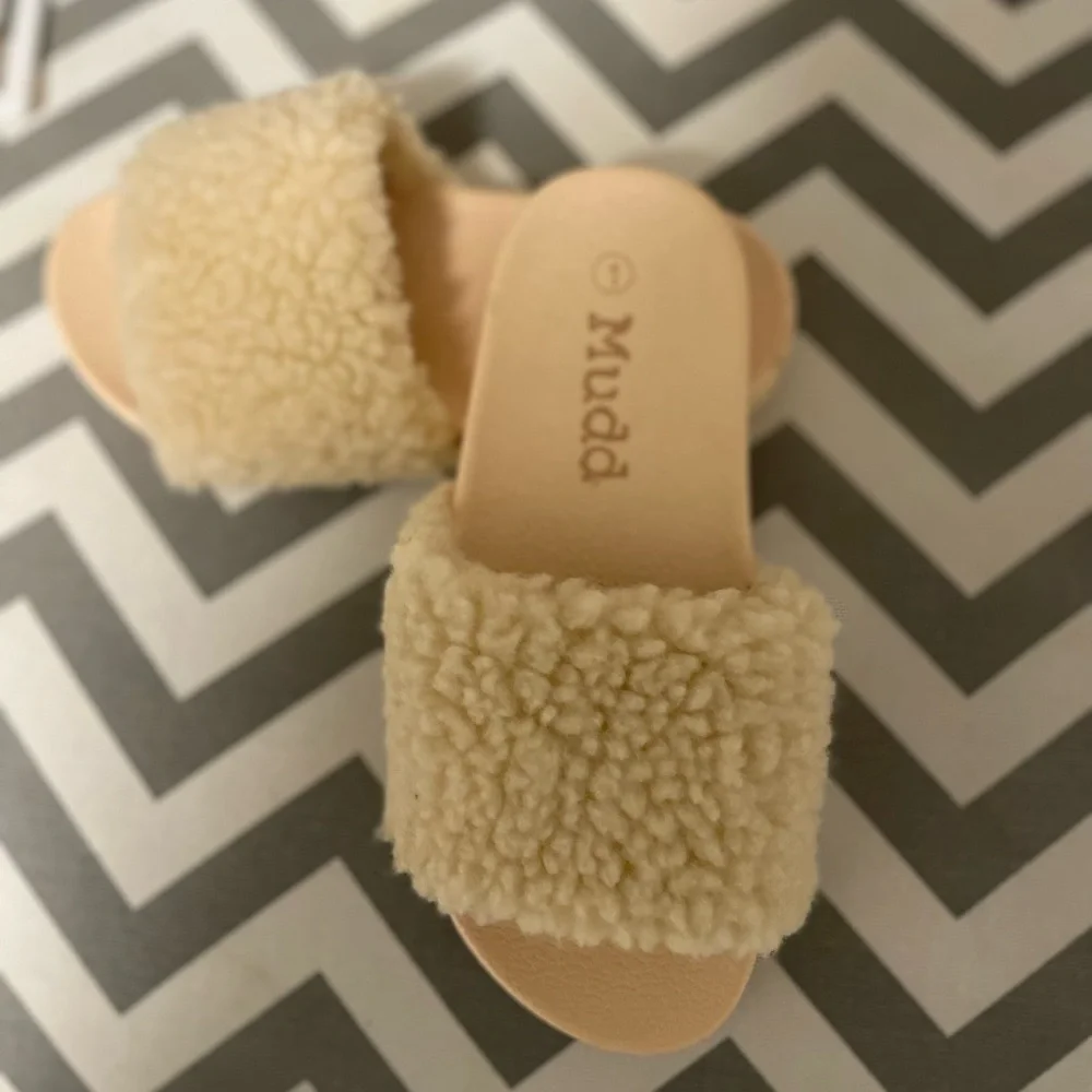 ***2/$15*** Girl’s  fur pool slides
